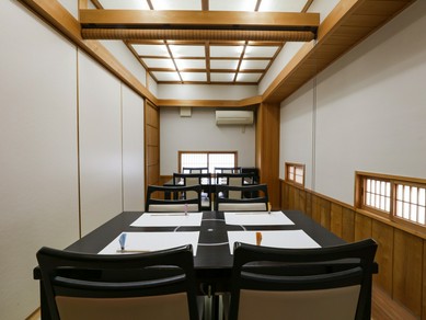 客席はすべて畳敷き。落ち着いてくつろげる純和風の個室を完備