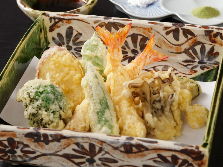 吟味した食材の揚げたてを一品ずつ楽しめる、自慢の『天ぷら』