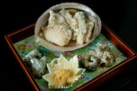 三重県の幸、アワビを天ぷらで!自家製カラスミをつけて是非召し上がってみて下さい
時期、天候に左右されますのでご予約いただけるとありがたいです