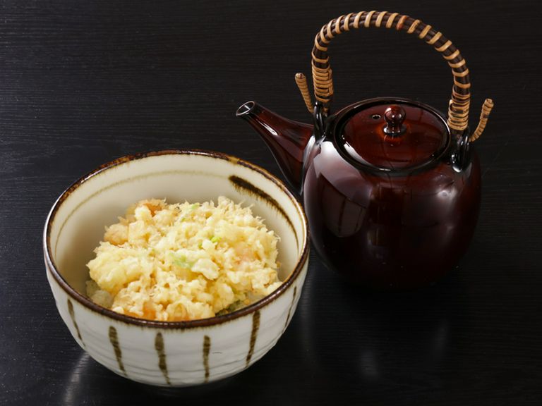 〆に大人気! あっさり美味しい、小海老のかき揚げ『天茶』