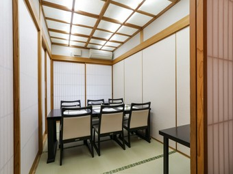 ご歓談や商談がスムーズに進む個室を完備。料理の味も折り紙付き