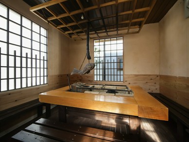 離れの囲炉裏が非日常へと誘い、忘れられない時間を与えてくれる