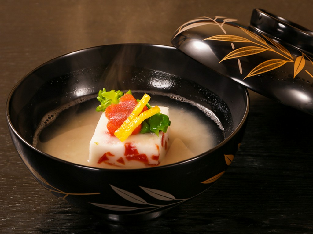 季節感あふれる食材を吟味し、出しをきかせた『お椀』