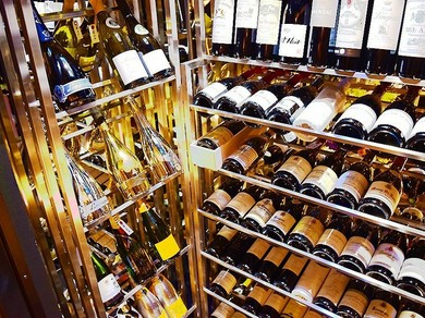 ワインセラーにズラリと並ぶその姿は、豪華絢爛そのもの