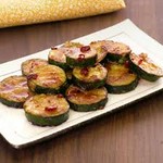 ローストした山形牛を細切りにし、自家製の醤油ダレと濃厚な半沢鶏卵さんの卵黄が絡まる至極の一品