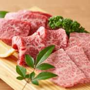 1～2人前の山形牛が堪能できるHANAREの盛り合わせ。
当日入荷した最高な部位のみを贅沢に使用しております