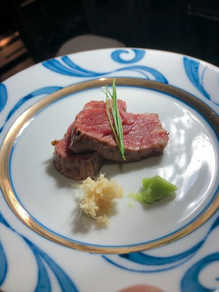 山形牛焼きすき1枚焼〜自家製割下と半澤鶏卵の濃厚卵黄と共に〜