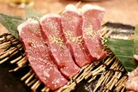 自家製の割下と半澤鶏卵さんの濃厚な卵黄がロースのお肉と絡み合う