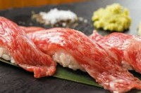 山形の 焼肉極HANARE の和牛赤身ハツ。鮮度抜群の赤身ハツは、歯ごたえと旨みが絶妙で、噛むほどに広がる肉本来の味わいを楽しめる一皿。