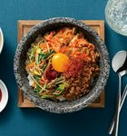 山形の 焼肉極HANARE のミノ薄造り。薄くスライスしたミノは、軽やかな食感と旨みを存分に楽しめる、さっぱりと上品な一皿。