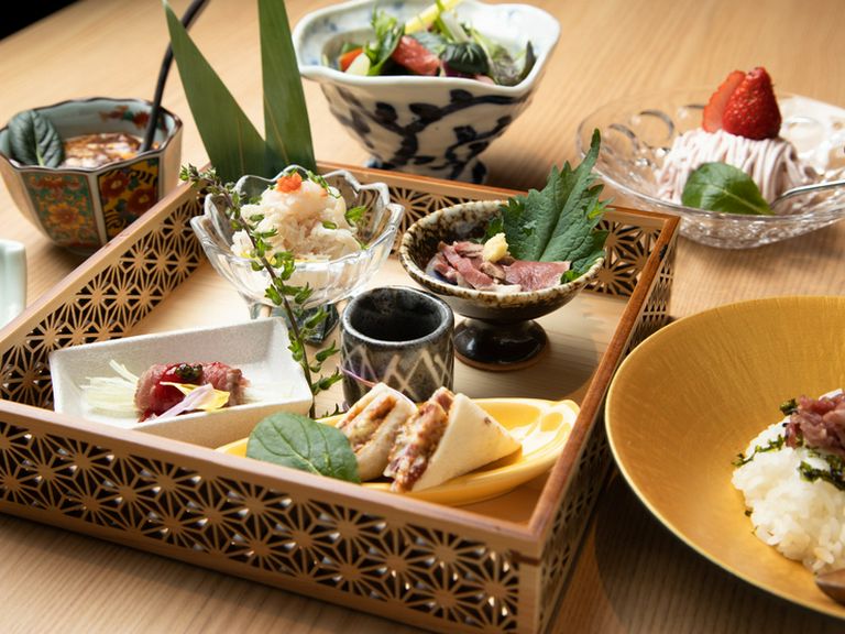 四季折々の料理を堪能、予算に合わせて選べる『コース各種』