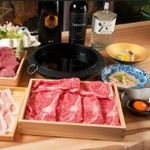 山形牛にこだわり、月齢32以上飼育した未経産雌牛を個室で周りを気にせずゆったりとお召し上がりください。