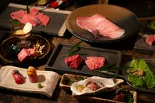 極HANAREのコースが飲み放題込みでお得な特別プラン。こだわりの尾花沢雪降り和牛でおもてなしいたします。