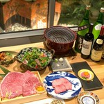 HANAREで何を頼もうかメニューに迷ったらこちら。
当日に厳選したおすすめのお肉たちをご提供いたします。