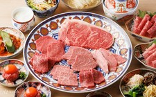 人生最高の焼肉体験をお約束。厳選山形牛とプレミアム飲み放題で、非日常の贅沢をお楽しみください