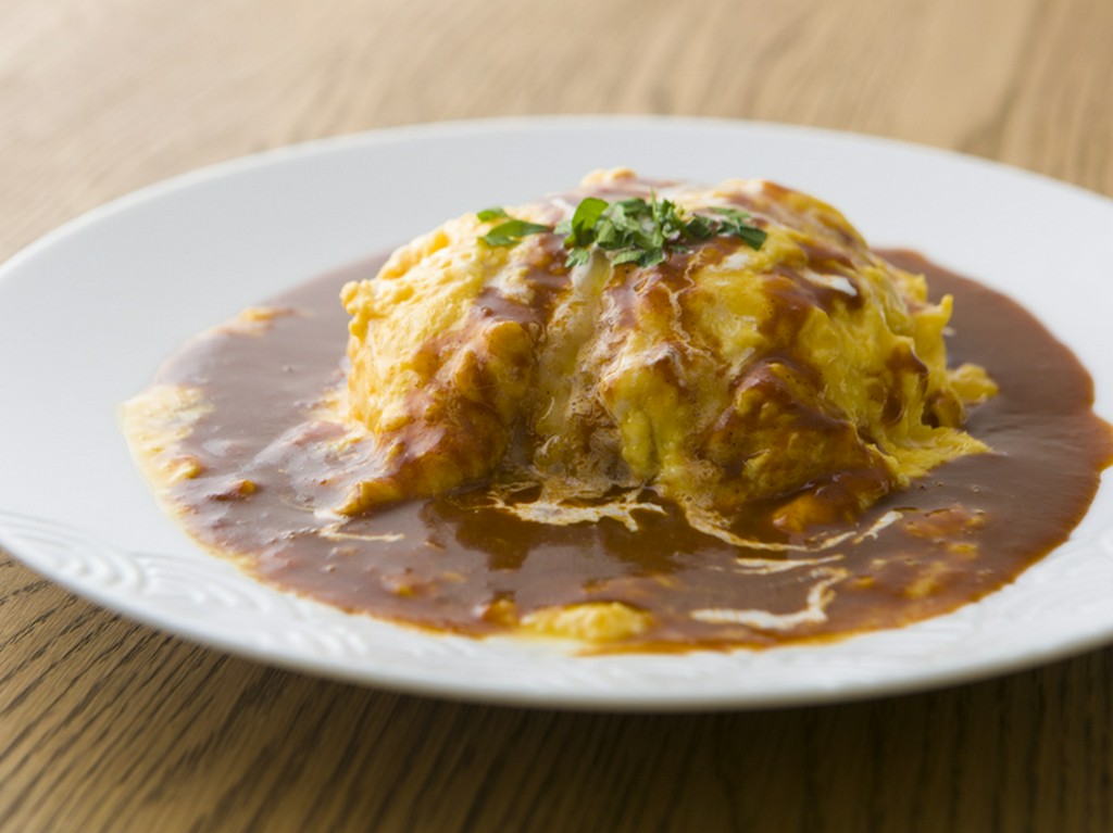 チキンライスにふわふわ玉子が絶妙に絡み合う『ふわとろオムライス』