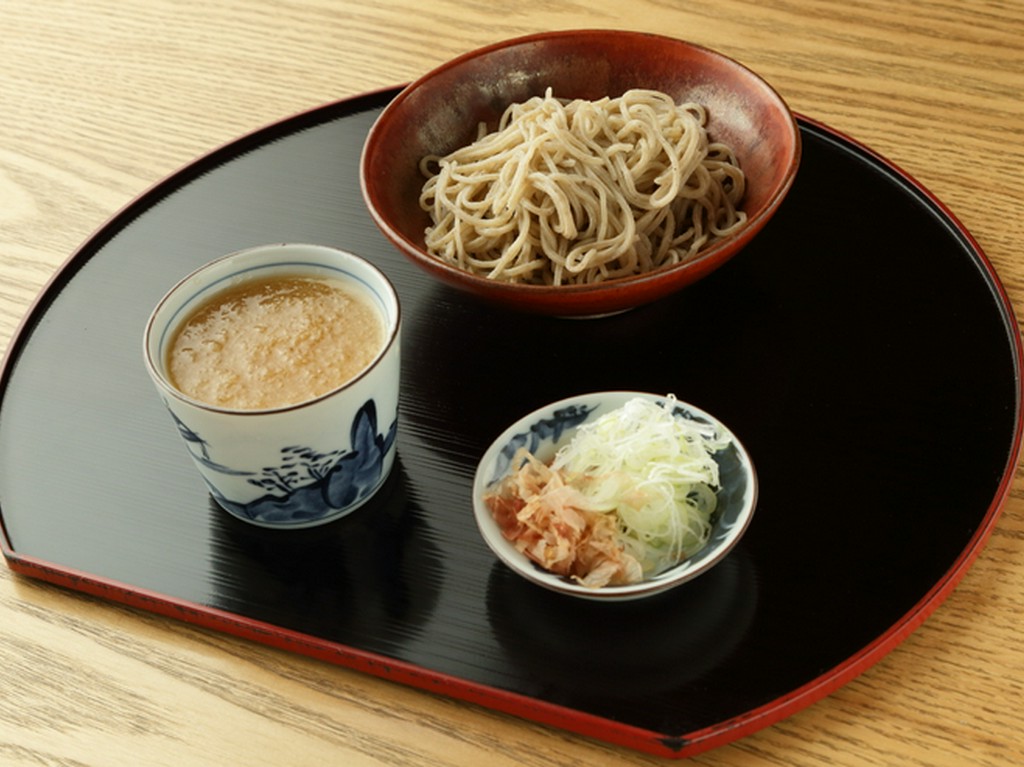 たっぷりの薬味とともにいただく『越前おろし蕎麦』