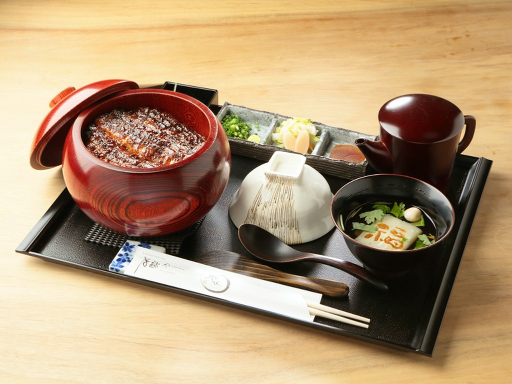 皮はカリカリ身はふっくらに仕上げた、自家製のたれが味わい深い『ひつまぶし』