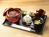 皮はカリカリ身はふっくらに仕上げた、自家製のたれが味わい深い『ひつまぶし』