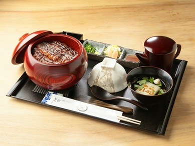 皮はカリカリ身はふっくらに仕上げた、自家製のたれが味わい深い『ひつまぶし』