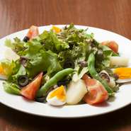 ～南仏定番サラダ～　（ハーフ　800円）