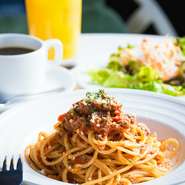 サラダ・ドリンク付き