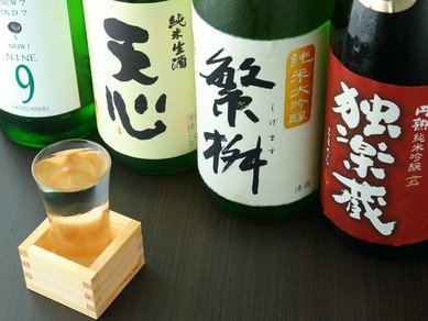 九州の地酒が揃う。日本酒好きを満足させてくれる一献を用意