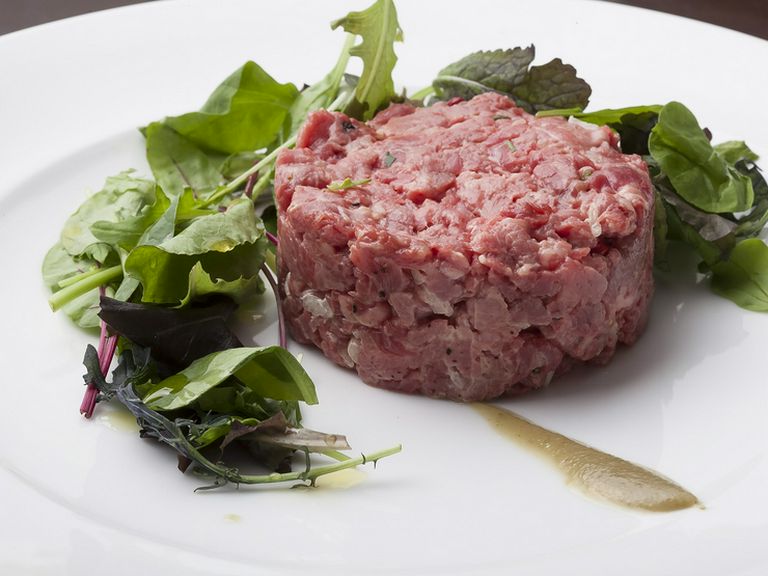 生感覚のハンバーグのような『和牛のステックタルタル』