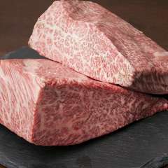 ランチタイムも含めたステーキに使われるA5ランクの黒毛和牛