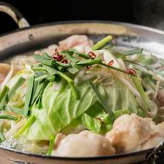 甘みのある脂とプリプリ食感がクセになる！国産牛の『モツ鍋』