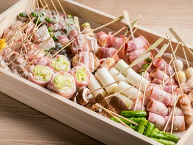 こんがり焼くと、肉と野菜の旨みが一つになって絶妙の旨さ『野菜巻き』　