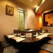 厳選された食材・極上の油・こだわりの塩で一品ずつお出しする天ぷらを是非。
多摩地区唯一の完全個室のお座敷天ぷらもお楽しみください