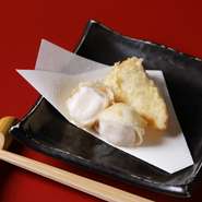11月～3月半ばは、ふぐの天ぷら・ふぐ料理も名物に。下関産を中心に上質なとらふぐを吟味し、素材の持ち味を高める最良の調理でご提供。天ぷら＆ふぐを楽しめる『特別コース』18000円（要予約）が評判です。