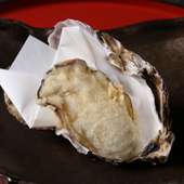 旬魚介の頂点の美味しさにひたれる『厚岸の岩牡蠣の天ぷら』