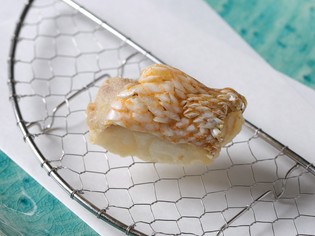 カリッ、ふわっ。二つの食感と旨みが絶品！　 『ぐじの天ぷら』
