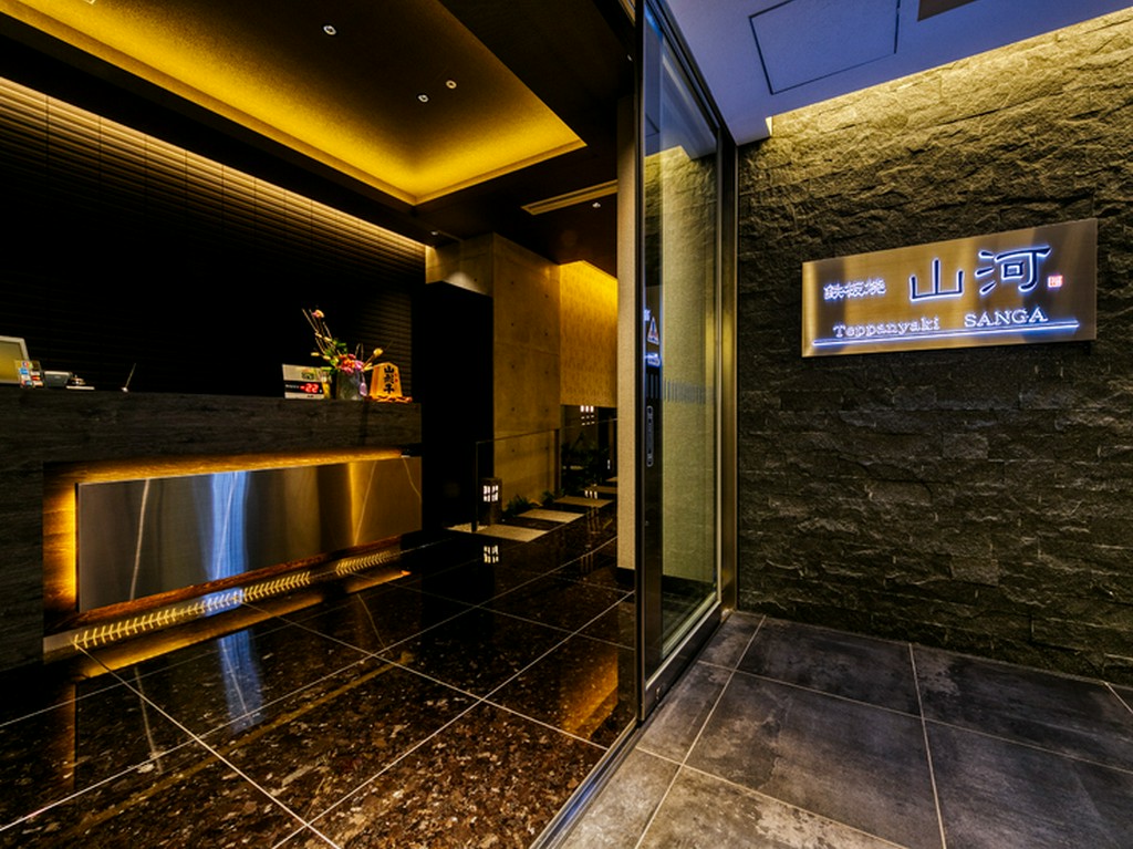 洗練された接客でゲストをもてなし。心落ち着く至福のひと時