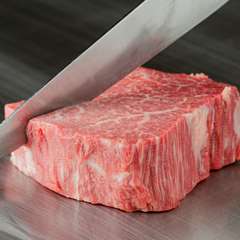 「神戸ビーフ」をはじめ、熟練シェフ推薦の食材を鉄板焼きで堪能