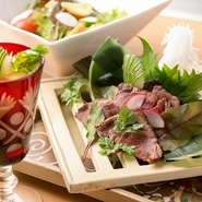 兵庫県産食材をはじめとした日本各地の旬の味覚を一皿に。身体にいい健康野菜「ヤーコン」や糖度の高い茨城県産の「サツマイモ」などを食材の旨みを引き出す調理法で仕上げて、新しい味わいを提供してくれます。