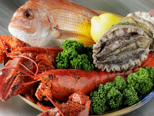 アワビ・オマール海老など、良質な海の食材も鉄板焼きの醍醐味