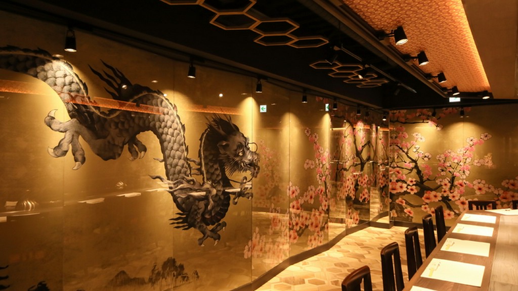 人数・シチュエーションを問わず、リラックスできる店内