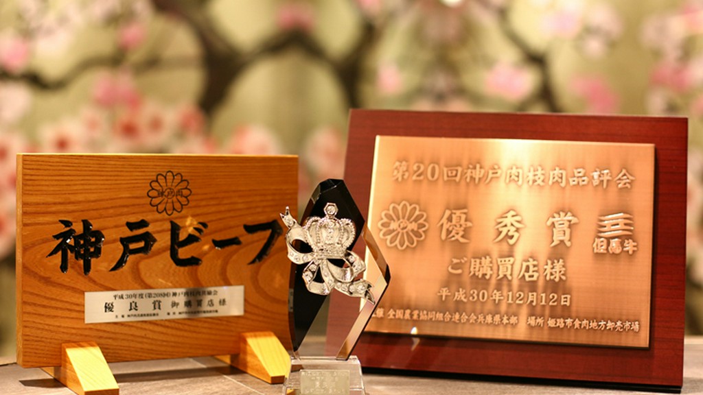 鉄板焼きステーキに焼しゃぶ。A5等級神戸牛を心行くまで満喫