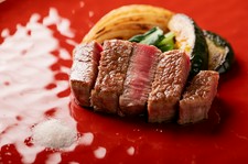 神戸牛メインのランチコースとなります。お昼からちょっと贅沢に楽しみたい方におすすめ。