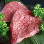 A5等級の神戸牛から“ランプ”や“マルシン”といった部位を厳選。上質な旨味を味わっていただけます。