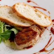 （こちらのサイトに記載している①～③までの3種類のWeb限定コースは店舗メニューブックには掲載しておりません。ご注文はWEB予約もしくはお電話予約の際にお申し付けください。ご来店時にご注文される場合はスマートフォンなどの画面をスタッフにお見せいただきご注文ください。）
※サービス料10％が別途加算されます。