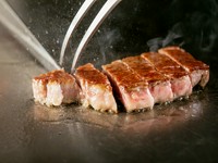 A5等級神戸牛霜降りリブロースの焼しゃぶとA5神戸牛ロースステーキのメイン2種類が楽しめるコース