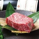 ナッツのような独特の熟成香と神戸牛の旨みがマリアージュした特別なステーキ。