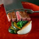 黒毛和牛シャトーブリアンと神戸牛熟成肉の2種類のステーキを食べ比べができるコース