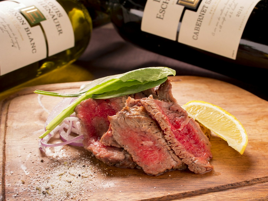 イタリアンの繊細さとバルの豪快さを兼ね備えたお料理をご堪能