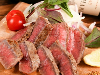 肉本来の味わいを存分に堪能。ヘルシーな赤身肉を楽しむ『国産赤身肉のタリアータ』