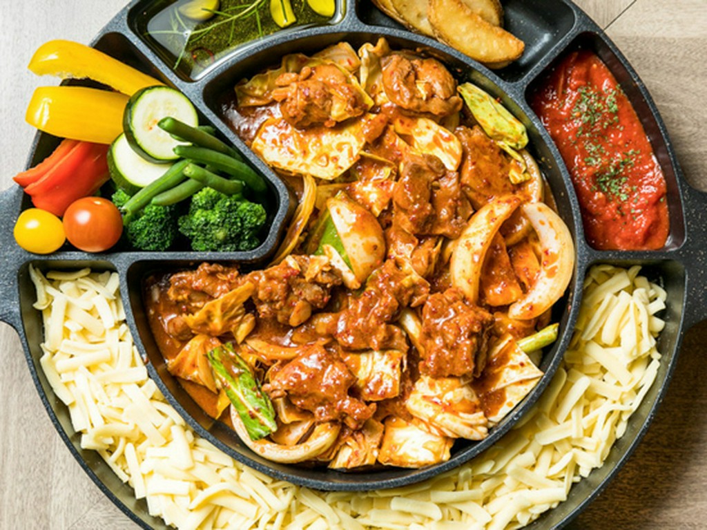 一度で二度おいしい、お得なメニュー『チーズタッカルビフォンデュ』